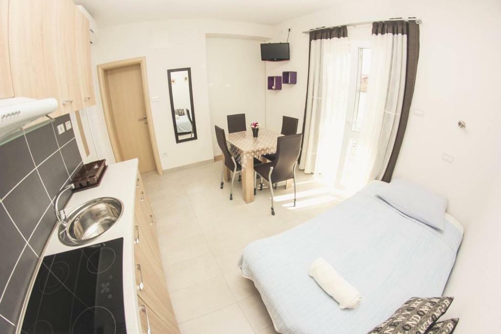 Apartmani Bartolic 罗戈兹尼察 外观 照片